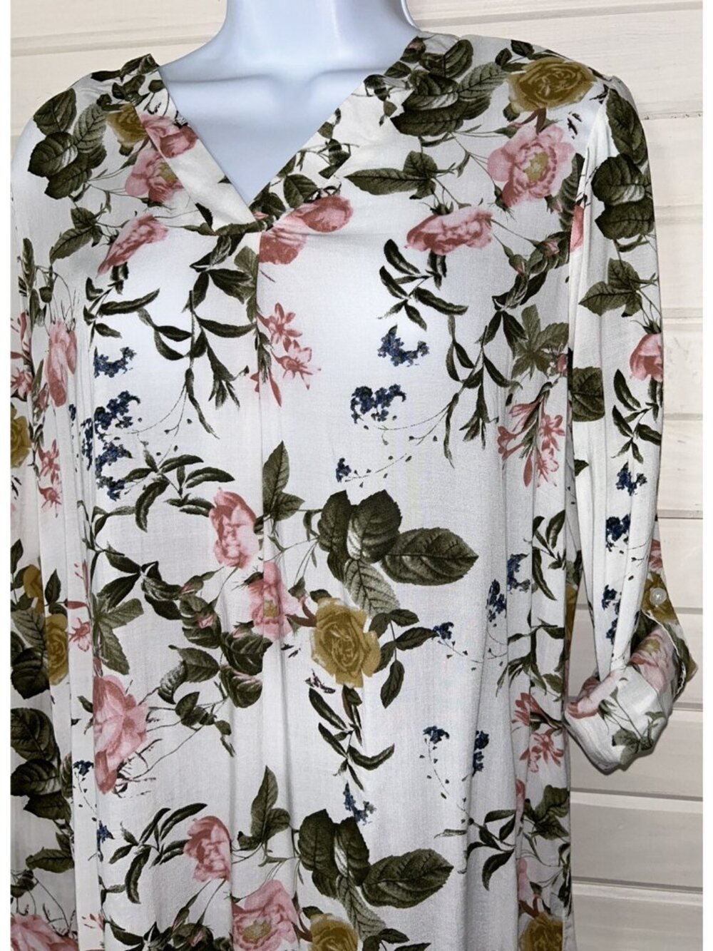 Brina & EM Stitch Fix Sz SMALL Lemmy V-Neck Pullover Blouse White Pink EUC